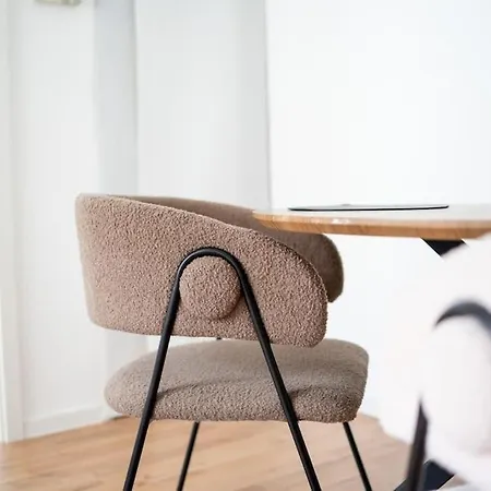 아파트 Naehe Stadtzentrum Mit Wohnzimmer Und Kueche