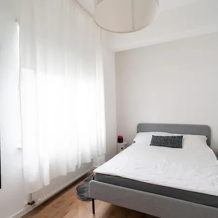 Naehe Stadtzentrum Mit Wohnzimmer Und Kueche *