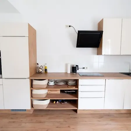 아파트 Naehe Stadtzentrum Mit Wohnzimmer Und Kueche