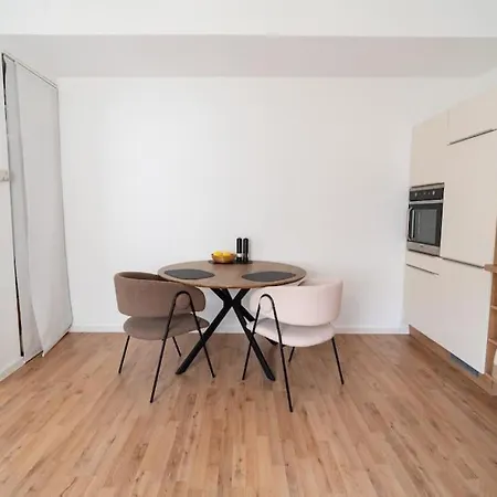 Naehe Stadtzentrum Mit Wohnzimmer Und Kueche *